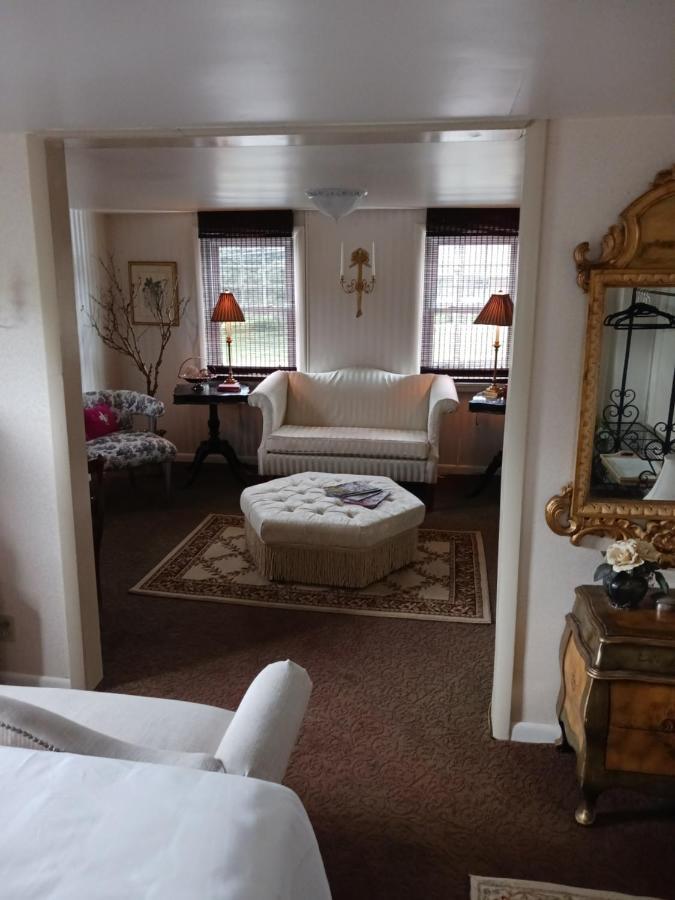 The Guest House At The Regina House Tea Room Moosic Екстериор снимка