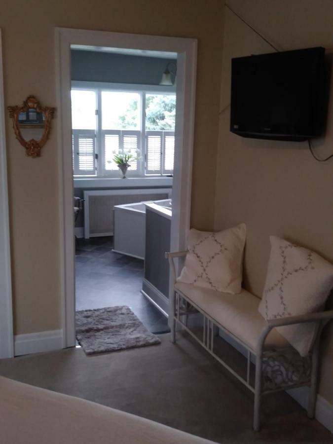 The Guest House At The Regina House Tea Room Moosic Екстериор снимка